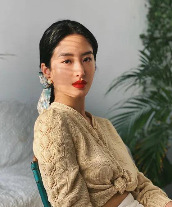 发型|别再披头散发了！这6款“发型”才够美够清凉，时髦还显脸小