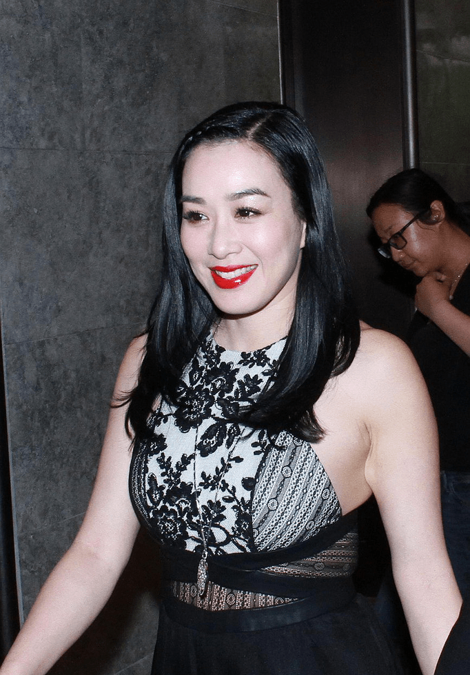 身姿|钟丽缇终于瘦身成功了,在镜头前摆弄身姿,不仅不“油”还魅惑