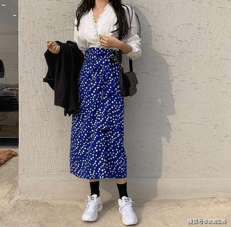 黑色|学穿搭:法式衬衫+波点半裙穿搭,优雅气质!