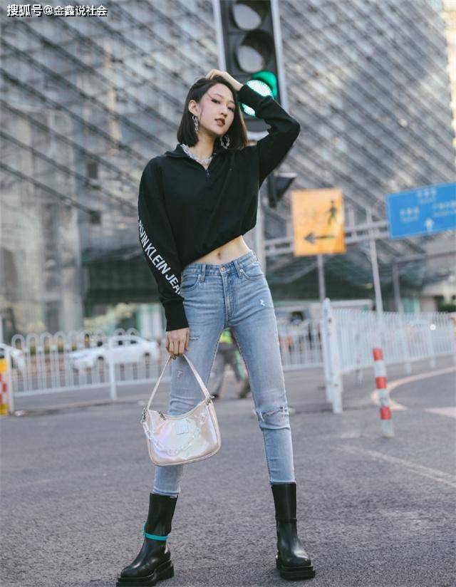 身材|今秋流行这2件衣服：一件解决显瘦减龄问题，一件解决气质问题！
