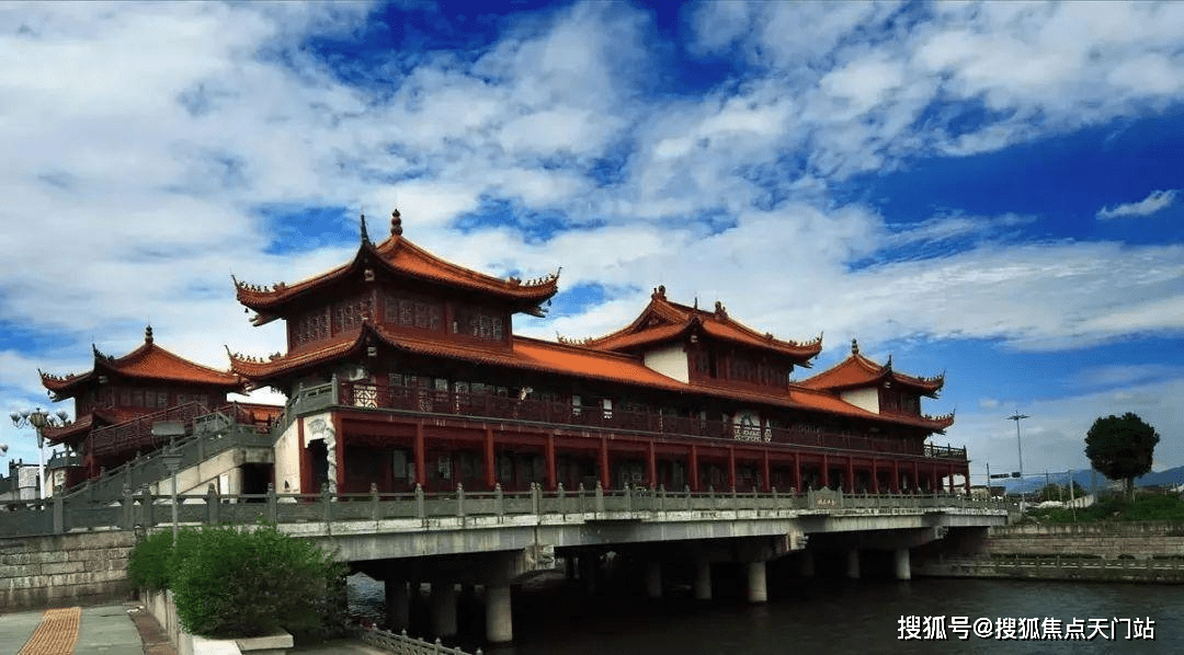 生活配套:農貿綜合市場,惠政老街,大潤發購物中心,奉化體育館,嶽林