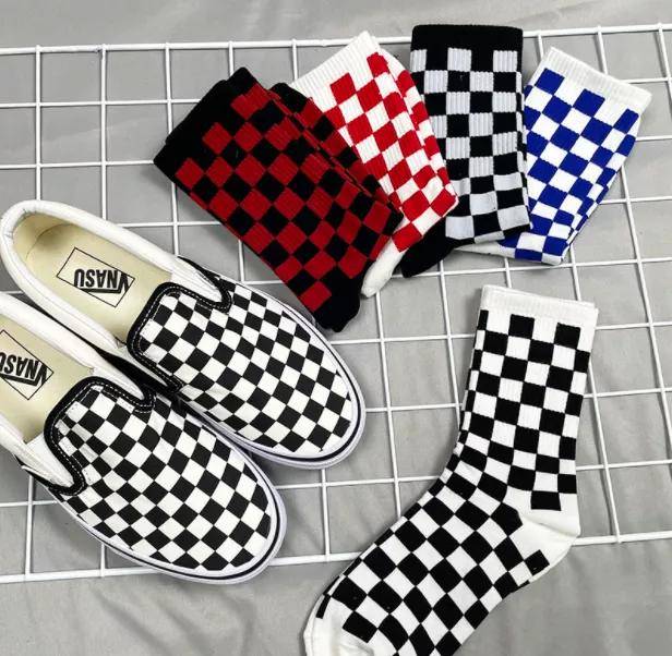 棋盘|爆火的“棋盘格”元素，早秋这样穿，时髦又高级！