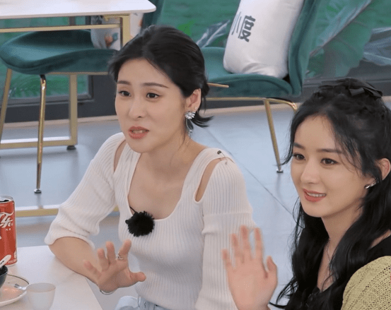 场合|赵丽颖张碧晨《中餐厅》合体场合，俩人都是单身妈妈，衣品真挺像