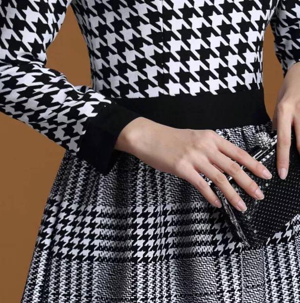 棋盘|爆火的“棋盘格”元素，早秋这样穿，时髦又高级！