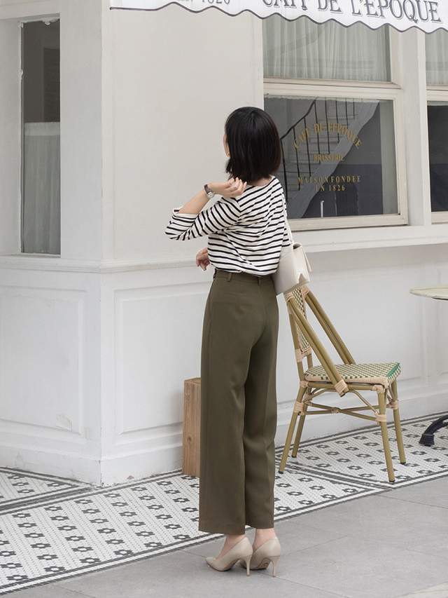 西裤|今年秋天“条纹衫”又火了，搭配上牛仔裤或直筒西裤，高级又洋气