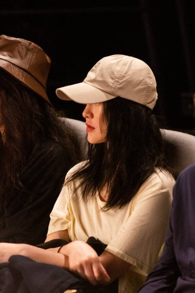 颜色|陈坤学校办结业仪式！舒淇周迅高调出场，周迅电影脸穿日系风绝了