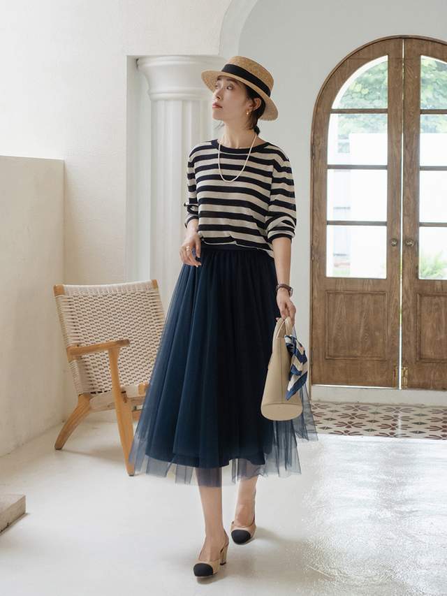 西裤|今年秋天“条纹衫”又火了，搭配上牛仔裤或直筒西裤，高级又洋气