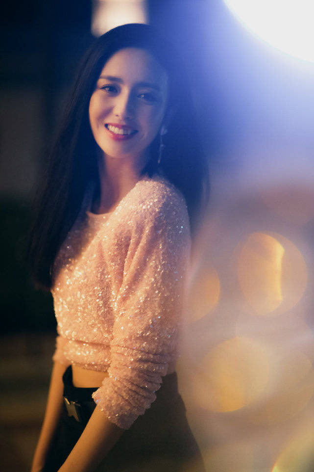 38岁佟丽娅离婚之后越来越性感迷人女人味十足网友赞