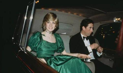 名字|小K带着电影《斯宾塞》接受采访,赞叹戴安娜的奇妙