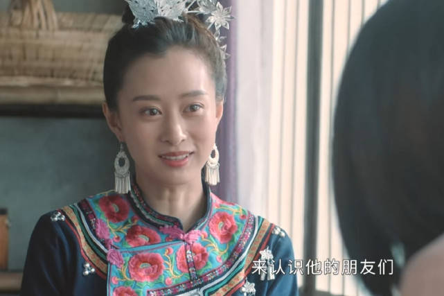 同学|韩烨凭借《玫瑰行者》出圈，蓝盈莹是她的同学，曾在知否中扮丹橘