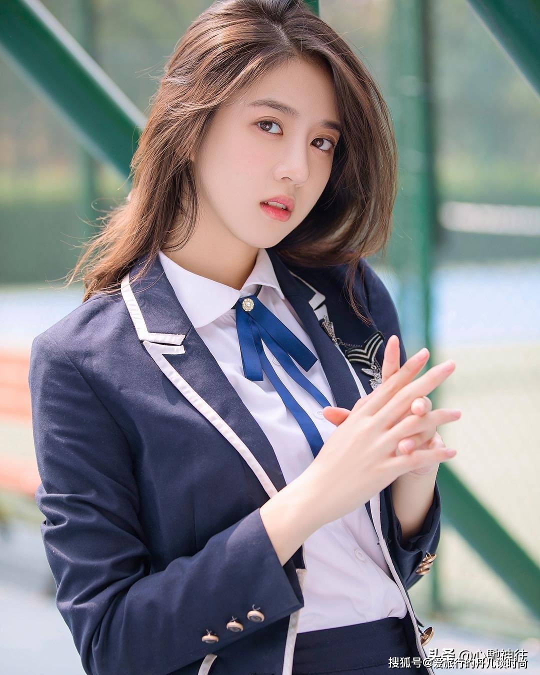 好身材|新加坡大美女李凯馨的时尚穿搭，“高颜值”“好身材”行走的衣架