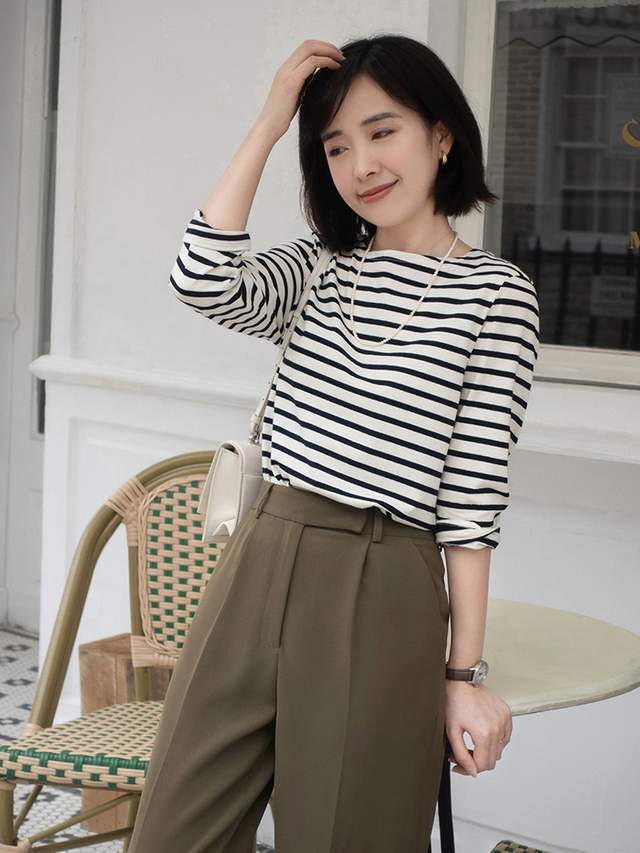 西裤|今年秋天“条纹衫”又火了,搭配上牛仔裤或直筒西裤,高级又洋气