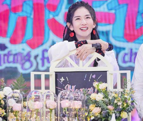 跳跳|谢娜官宣二胎得女,回归快本首秀活力满满,评论区恶心到我了