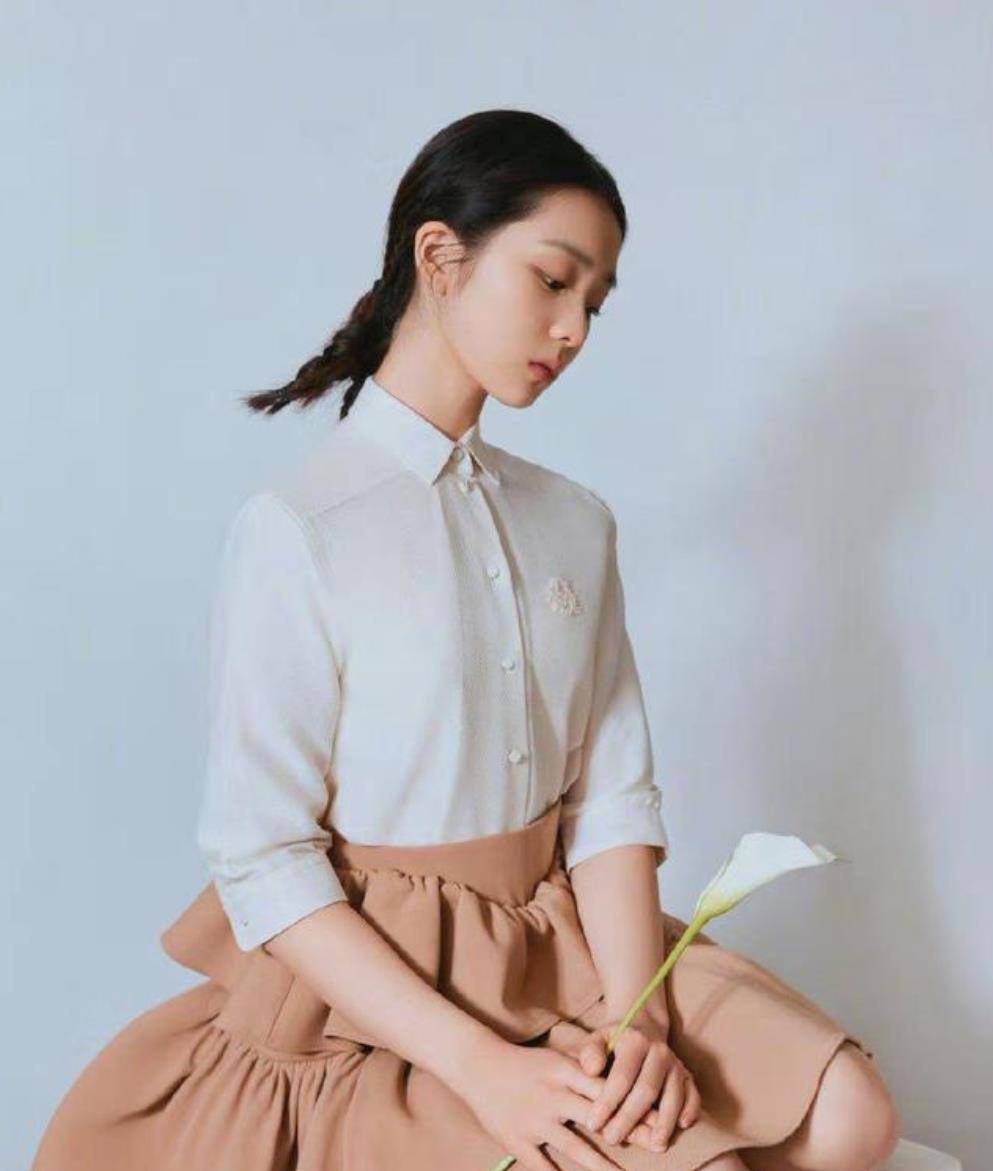 身材|孙莉带女儿拍时尚封面，多多长到快跟妈妈高，开始散发成熟柔和美