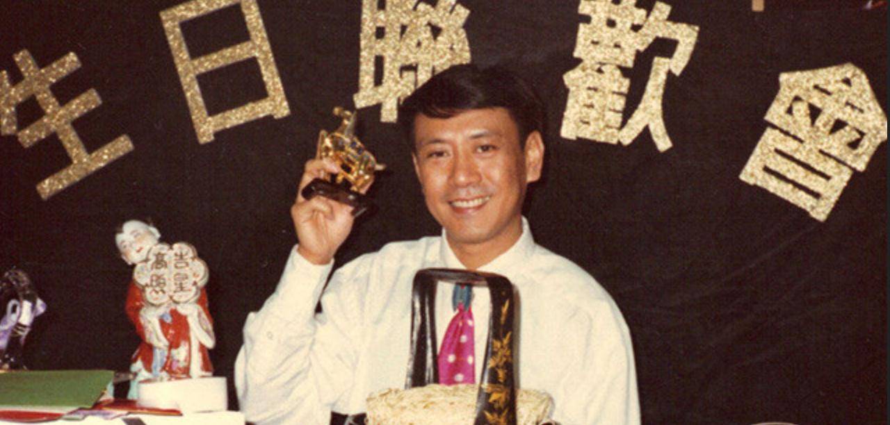 2002年罗文去世,刘銮雄现身葬礼讨债100万,而张国荣却为何缺席