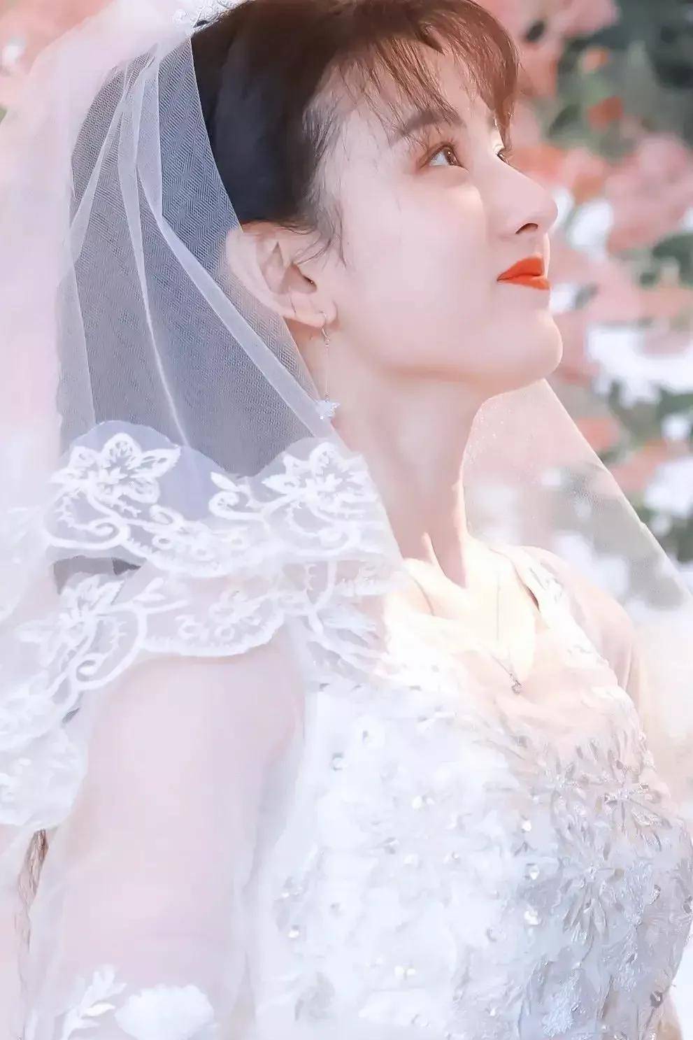 新娘|这18位女星的婚纱照太美了，都说女人最美是出嫁时，果然诚不欺我