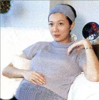 吴绮莉:拒绝叶崇仁,抢梅艳芳两位男友,为成龙生女,如今怎样了_郑黎明