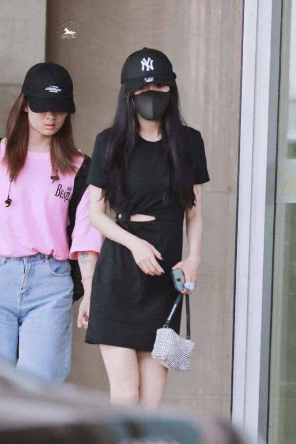整体|孙俪难得高调一回，花哨的露腰装也敢穿，走路自带“娘娘”气场