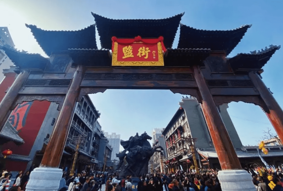 继河东不夜城之后运城又迎一条大型商业街但因名字古怪被吐槽