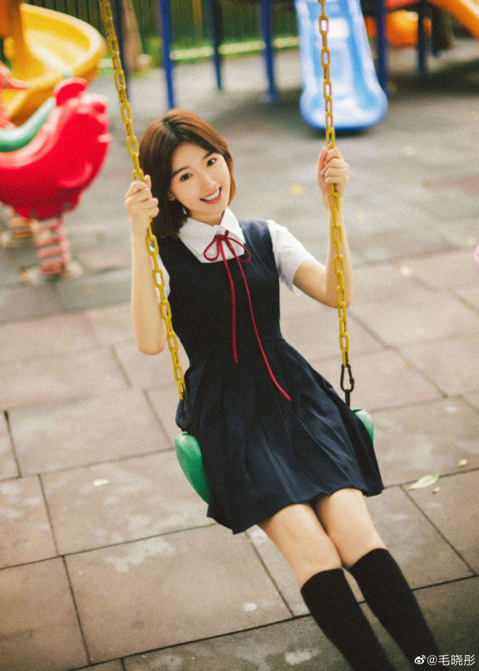 念高中|毛晓彤的复古风穿搭，行走的时尚风，说不定你也适合
