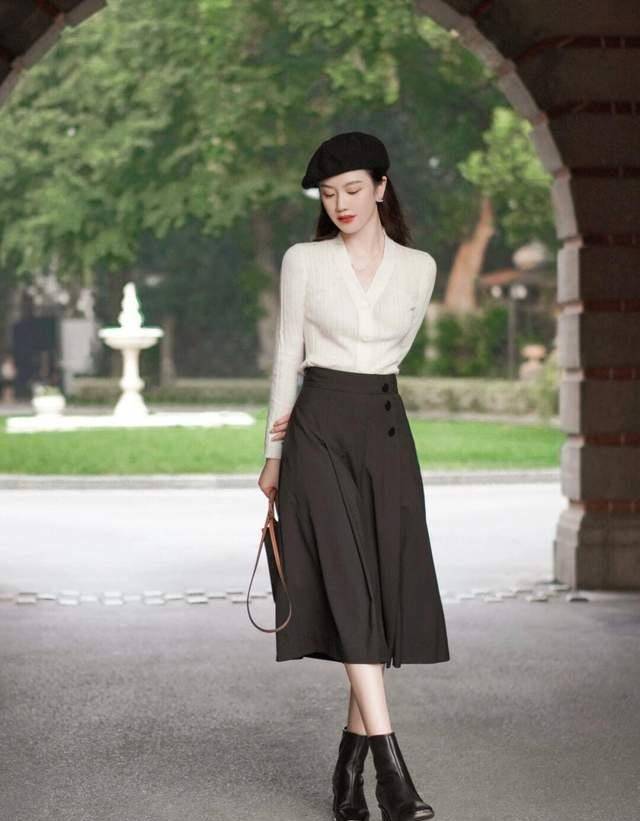 黑色|为什么今年的风衣,都宁愿配阔腿裤和白色衬衫?重点是真心好看