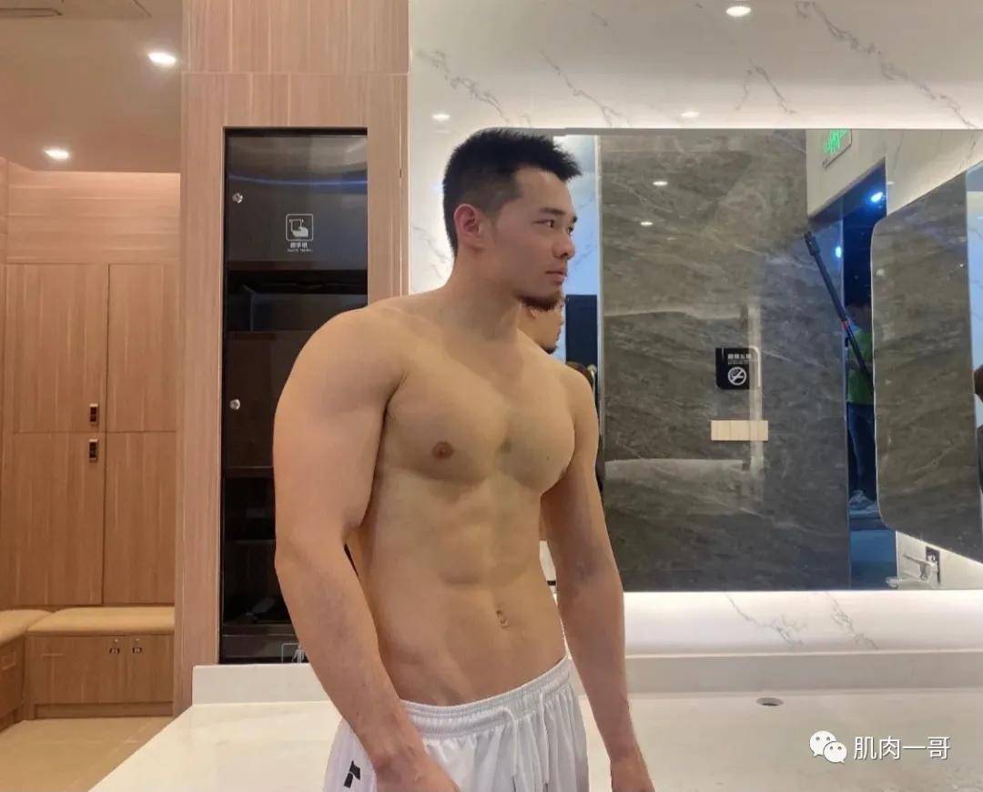 身材|身高190cm体重88公斤，这哥们也太猛了