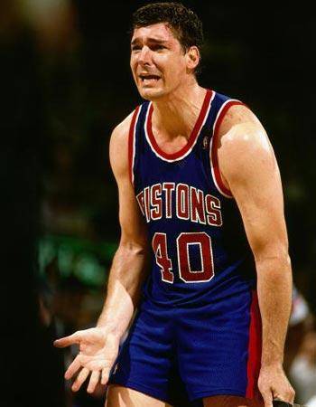 像兰比尔这样的球员特别想要与众不同,在中锋们都不投三分的时候,他