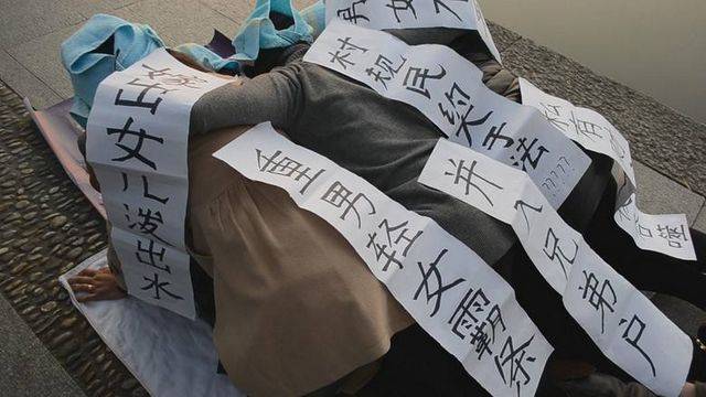 因为|妈妈重男轻女，二胎开放想生男孩，担心25岁女儿不养没敢生