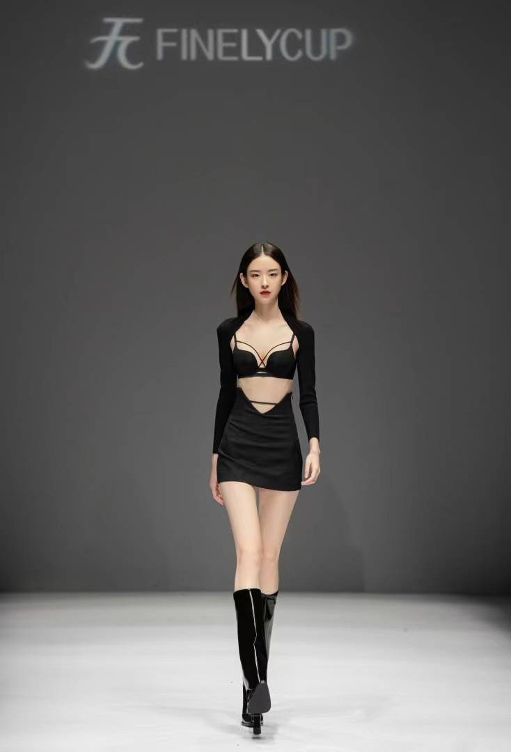 内心|FINELYCUP梵妳卡波 x中国国际时装周 | 女性力量的觉醒