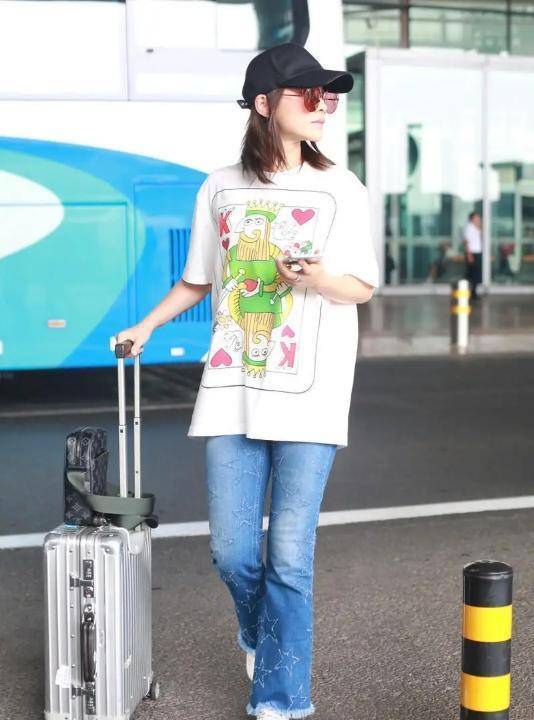 分析|不服老!46岁梅婷穿得花里胡哨,整个人时髦又洋气,能接受吗?
