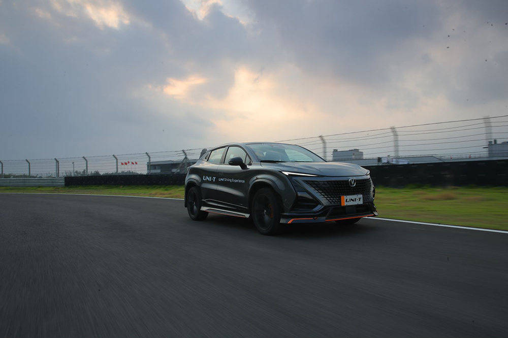 开长安unit跑赛道是种什么样的体验