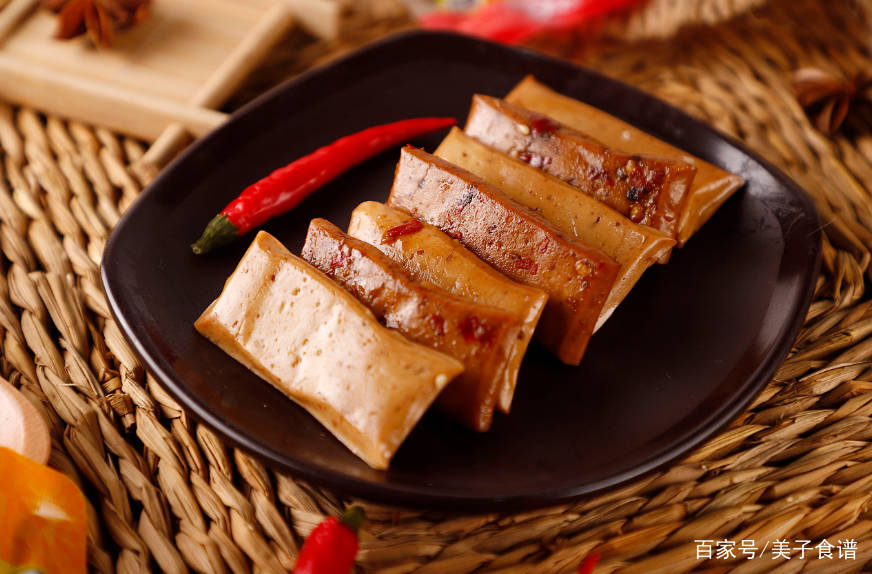 蛋黄酥|去超市时，这5种零食“必买”，大人孩子都爱吃，便宜又解馋