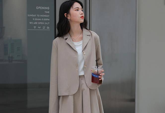 方面|女生过了25岁，这样穿搭时尚减龄又不会被说是在扮嫩