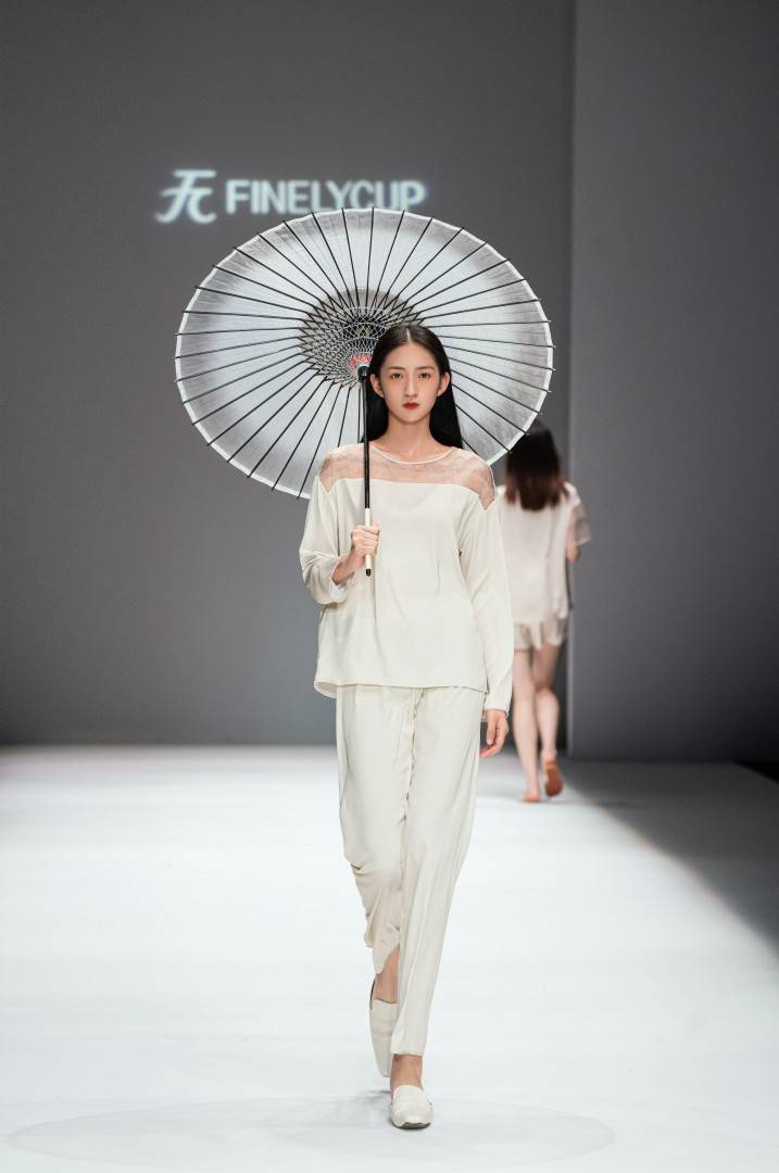 内心|FINELYCUP梵妳卡波 x中国国际时装周 | 女性力量的觉醒