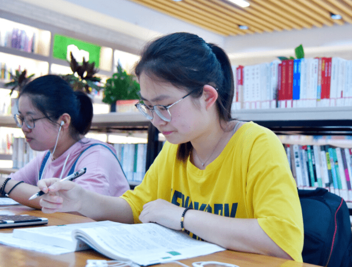 加拿大男篮在nba打球的球员 公务员政审未通过 只因外祖父犯过错误 还年轻就要为长辈买单 刺挠信息科技网