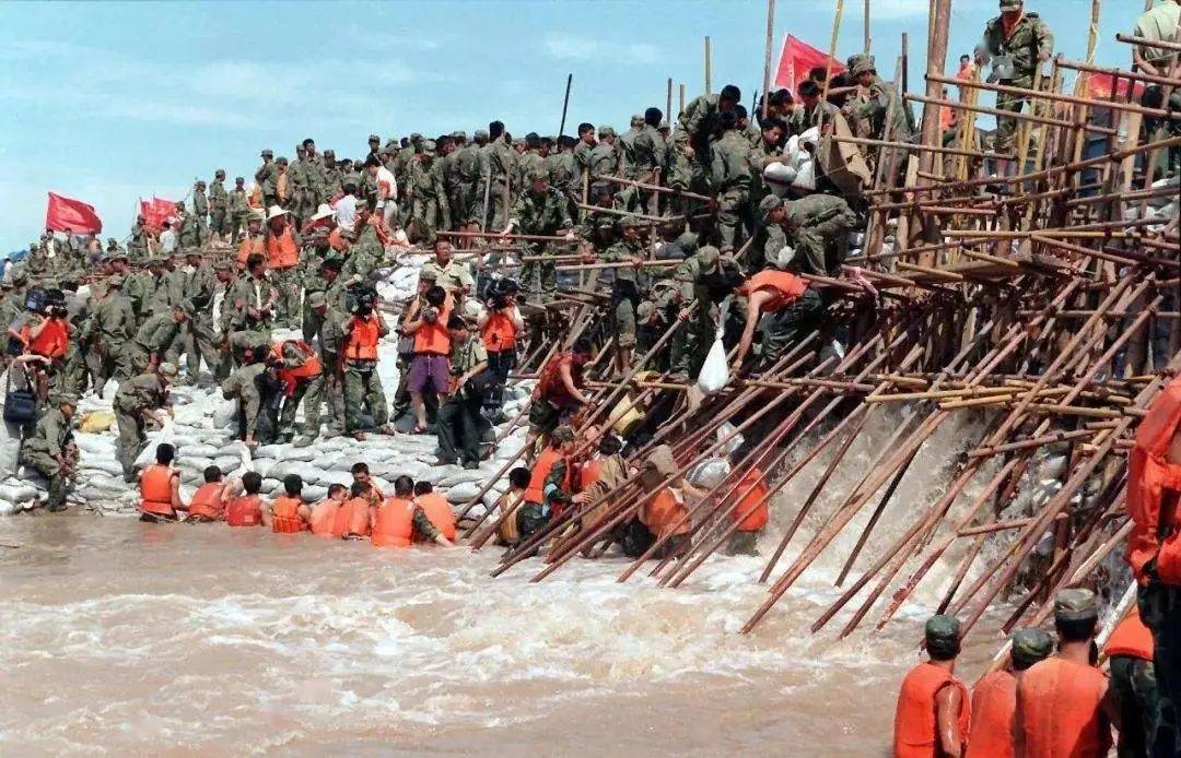 主要是因为在印度媒体宣传的时候,用的照片却是中国14年前的抗洪照片