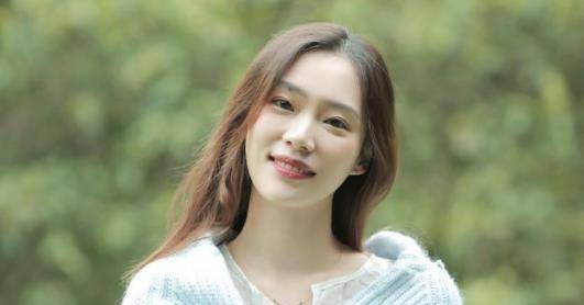 嫂子貌美如花,突然单独约我见面,我哥:你不要怪她