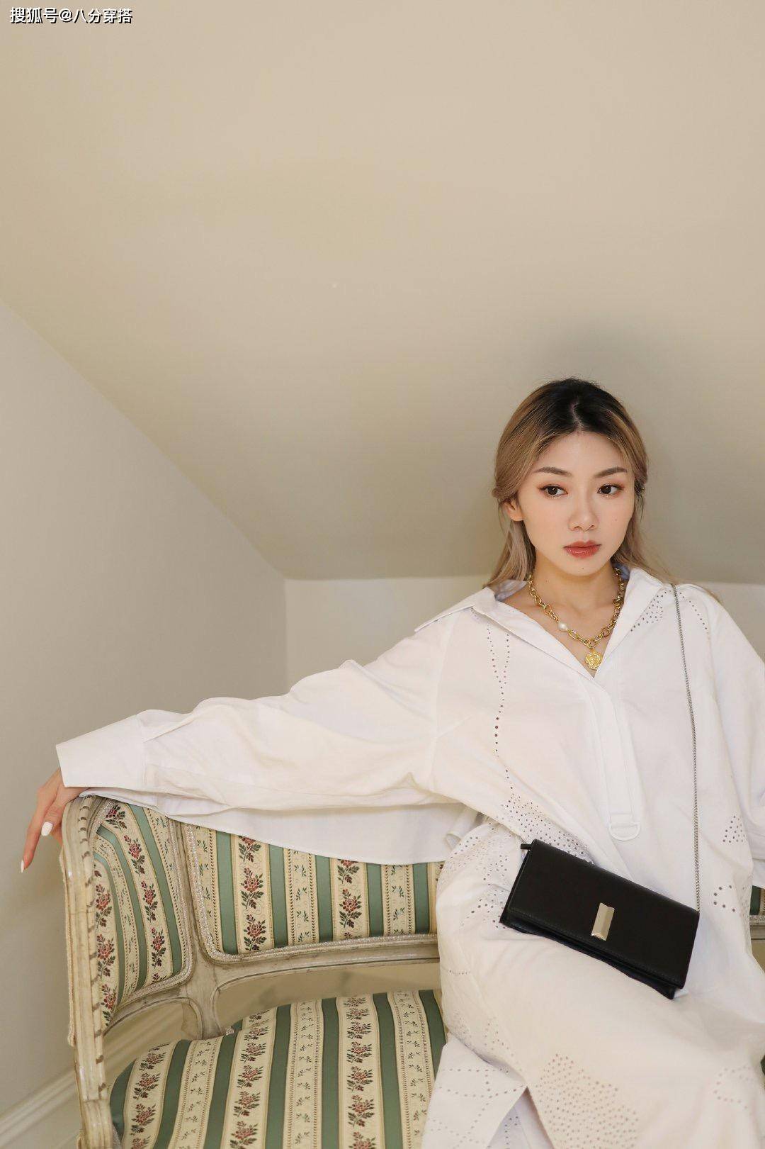 黑色|程晓玥的身材原来这么好，黑色抹胸配长裤高挑干练，时髦利落