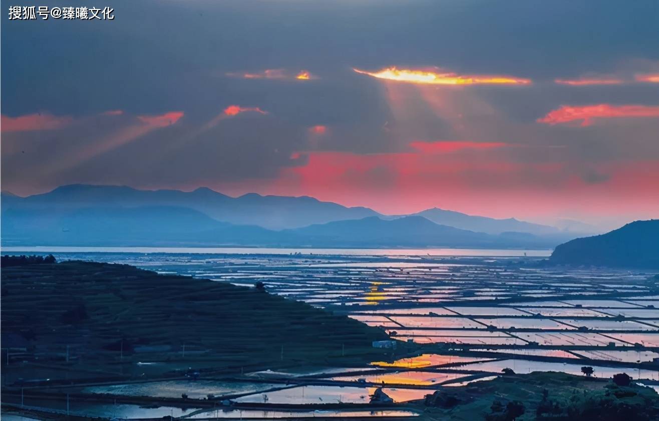 沧海桑田一览眼底晨晓波光红日映照