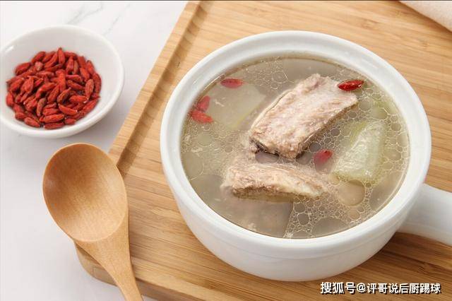 排骨汤怎么炖最好喝滋补 9da482f03d724f148c4e3ea734798024.jpeg