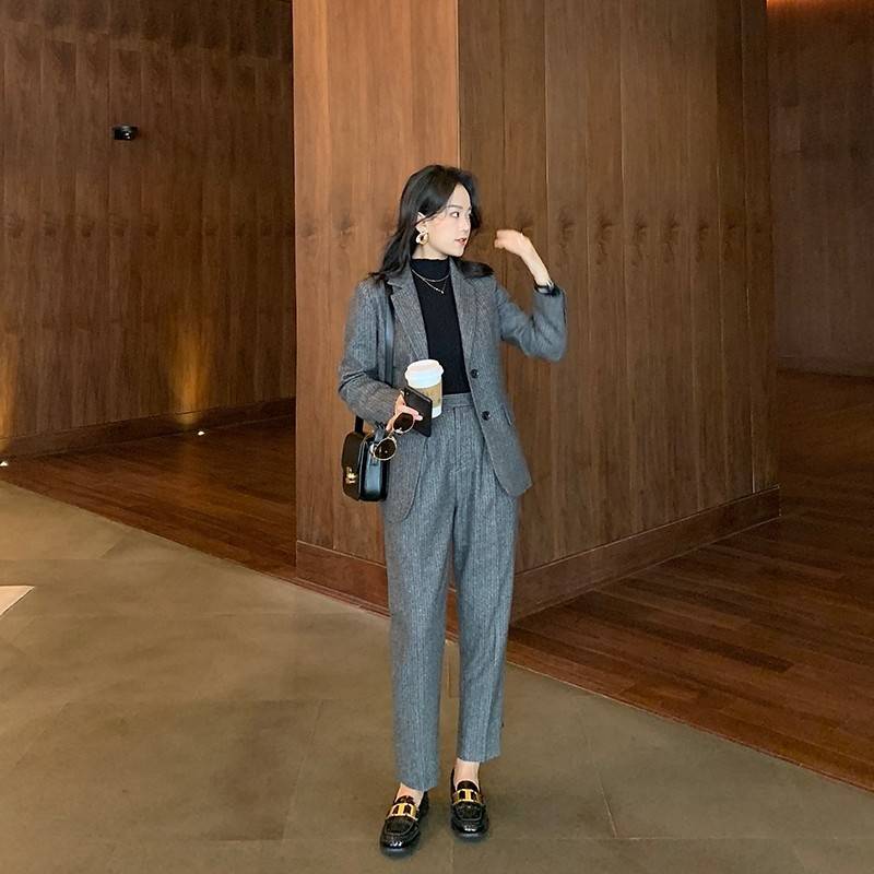 简风|“同色系”的极简风穿搭，这一个秋季，要美得很高级