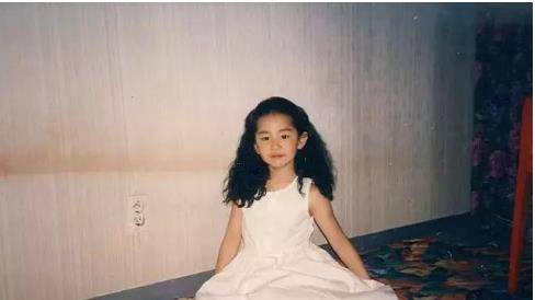 台湾性感女星张芯瑜自曝择偶条件：月收千(图)
