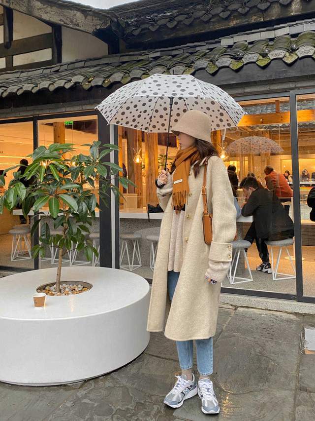 大衣|穿上秋天的第一件大衣,搭配牛仔裤更实在,保暖又时尚,好美