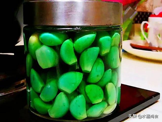 怎样腌制腊八蒜才会变绿 d2fdd0e995464fb89c8737e5ead09a13.jpeg