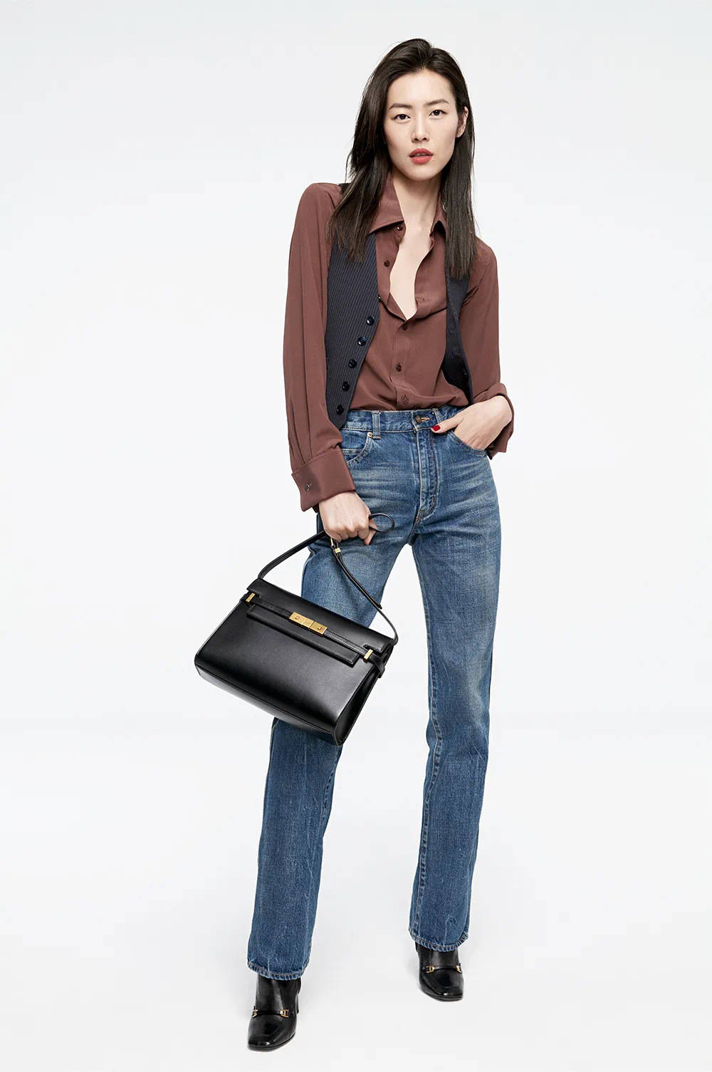 条纹|秋季衬衫如何挑选+穿搭？刘雯8套衬衫私服，教你走路带风、潇洒优雅