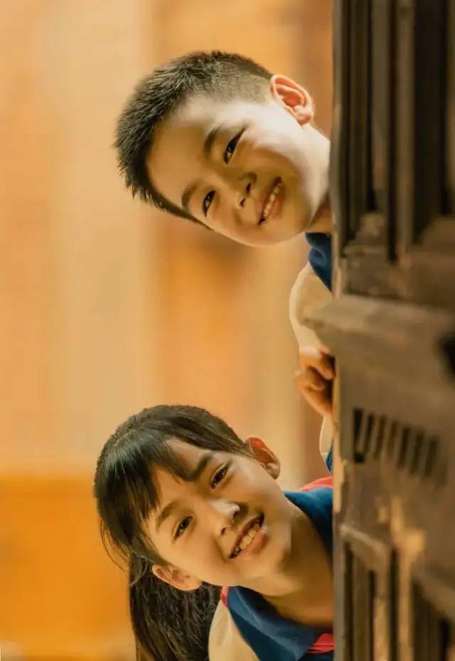 电影|这部“国庆巨制”卖点不是全明星阵容，而是中国人珍视的共同记忆？