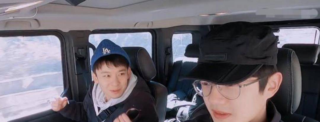 手机|《恰好是少年》王俊凯这样算轧戏吗？频繁低头玩手机，怕素颜被曝