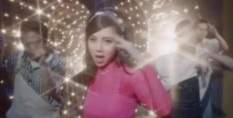 快男|邓紫棋：先结婚再生小孩，疑内涵华晨宇，头套颜色暗示被绿了？