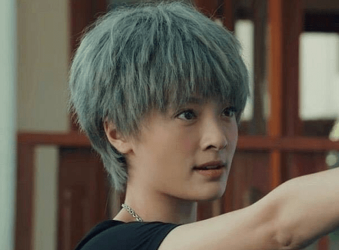 发型|以家人之名演员染发，唐灿变成熟女人，看到月亮：乖乖女黑化了！