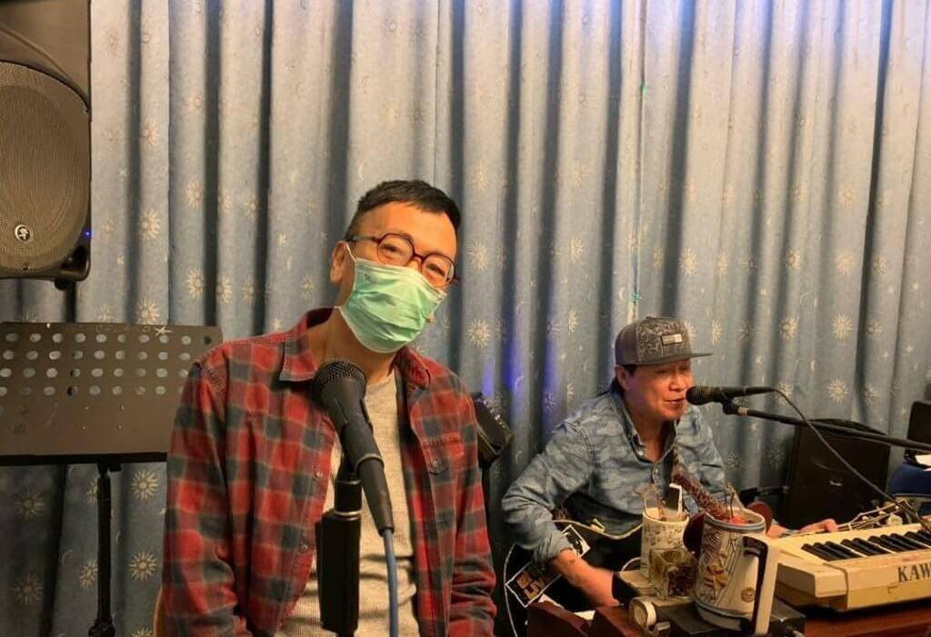 岁谷德昭陪女友去沙滩晒太阳拍拖16年虽未结婚却如老夫老妻，